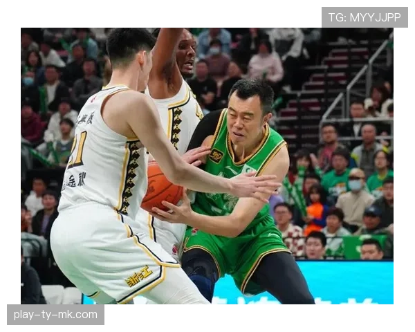 老将的坚持：韩德君抢下关键前场板，助辽宁锁定胜局